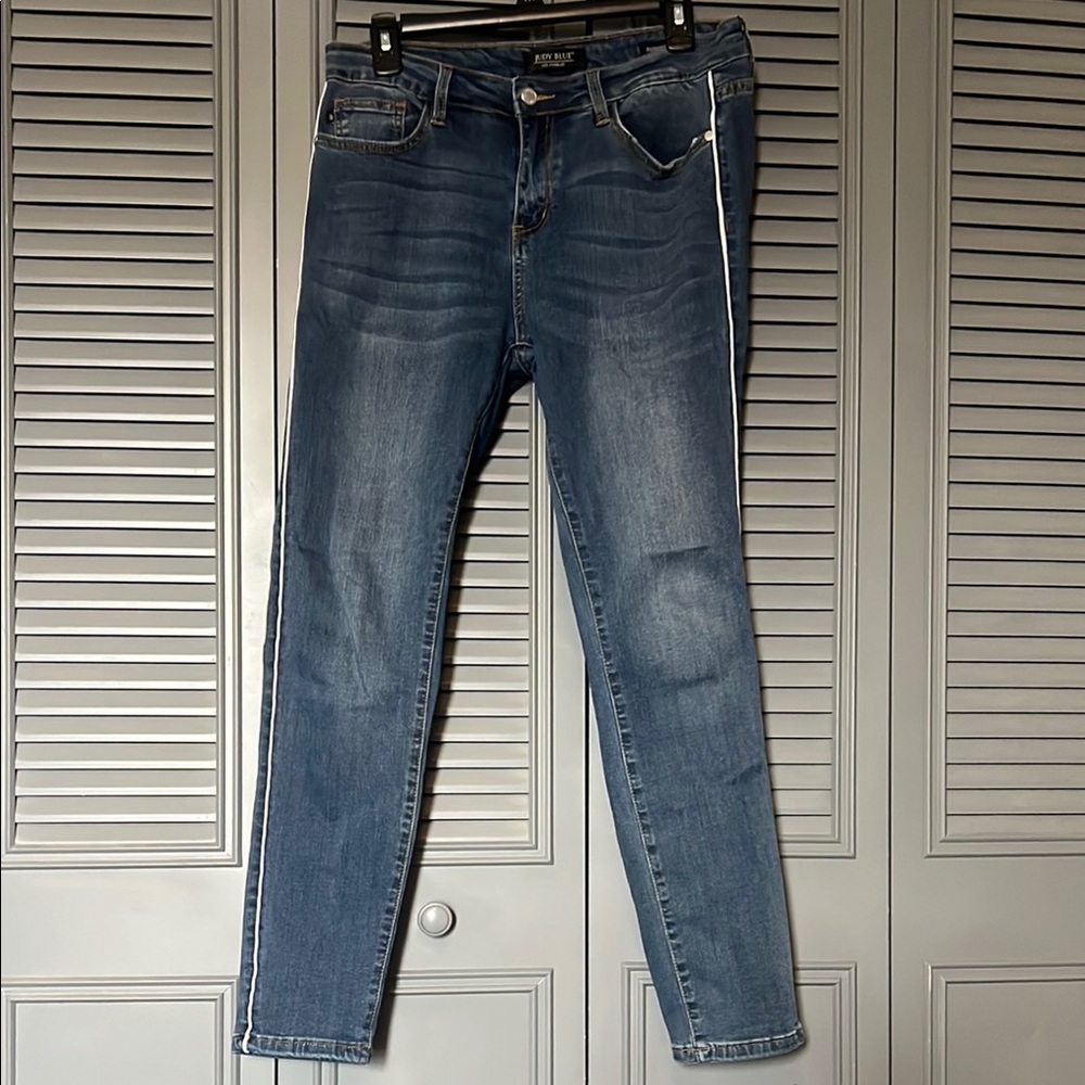 Judy Blue :  Blue Jeans w/ White Cord Down Leg - 13/31